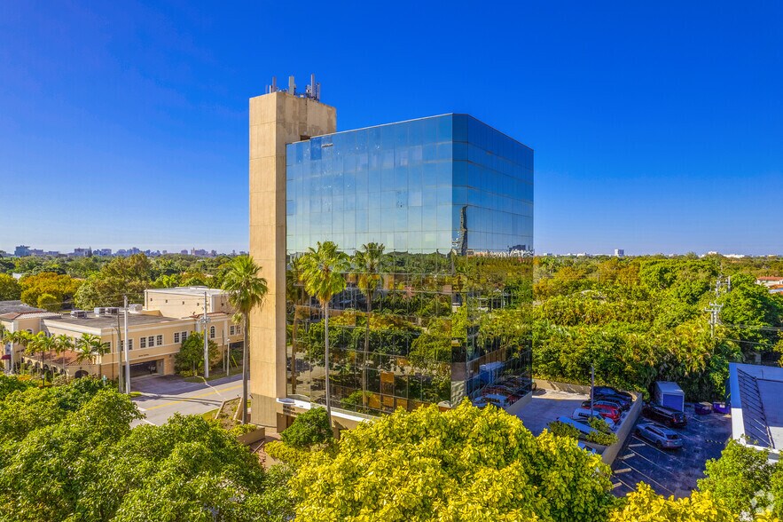 2730 SW 3rd Ave, Miami, FL à louer - Photo de l’immeuble – Image 1 sur 4