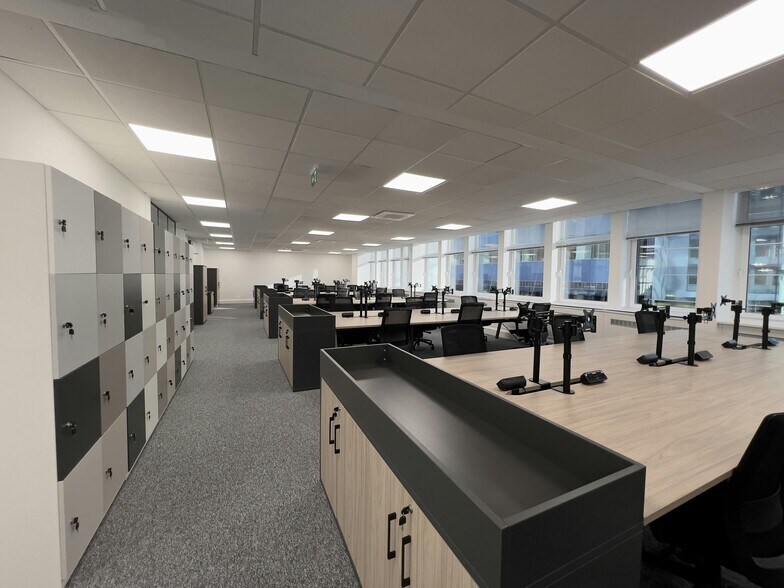 32-38 Dukes Pl, Londres à louer - Photo de l’immeuble – Image 3 sur 31