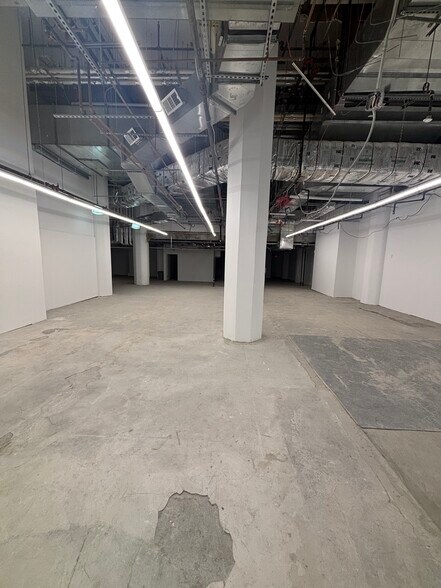 184-198 Kent Ave, Brooklyn, NY à louer - Photo de l’immeuble – Image 3 sur 5