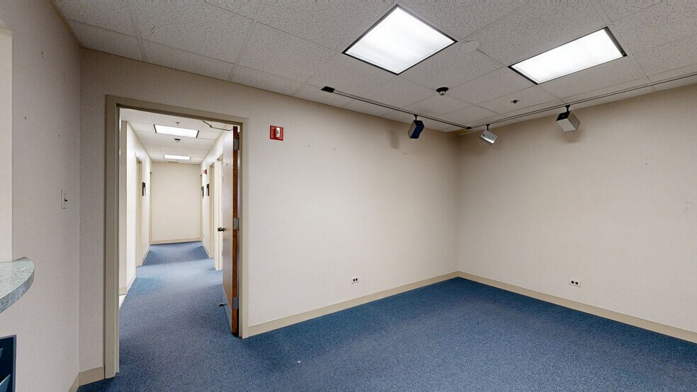 3825 Highland Ave, Downers Grove, IL à louer - Numérisation 3D Matterport – Image 2 sur 36