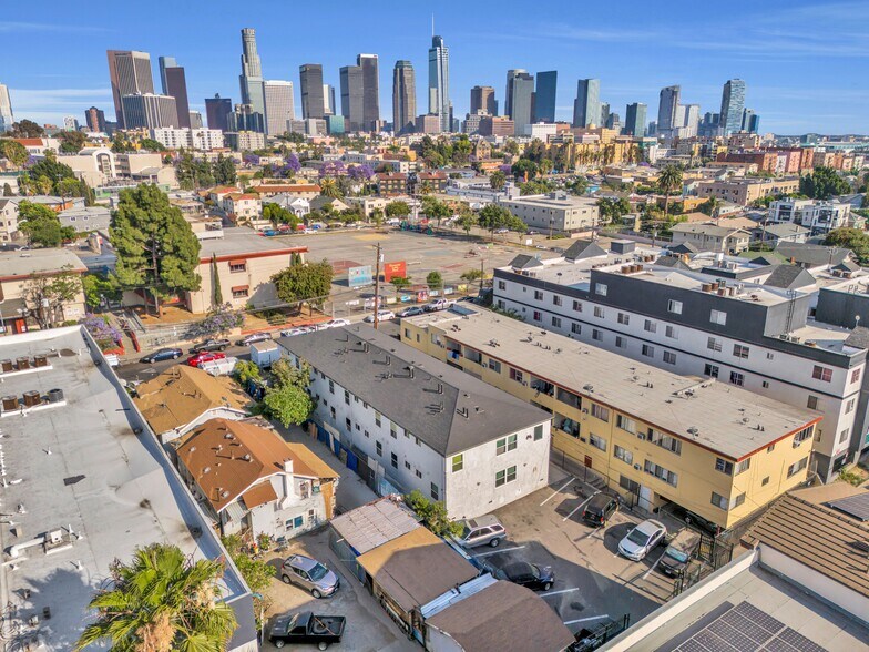 161 S Burlington Ave, Los Angeles, CA à vendre - Photo de l’immeuble – Image 2 sur 17