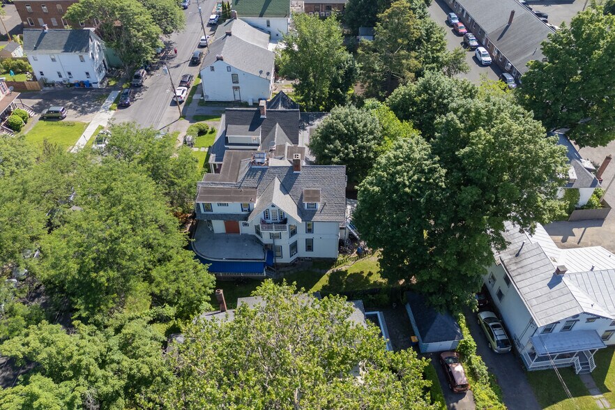 58 Saint James St, Kingston, NY à vendre - Photo de l’immeuble – Image 3 sur 45