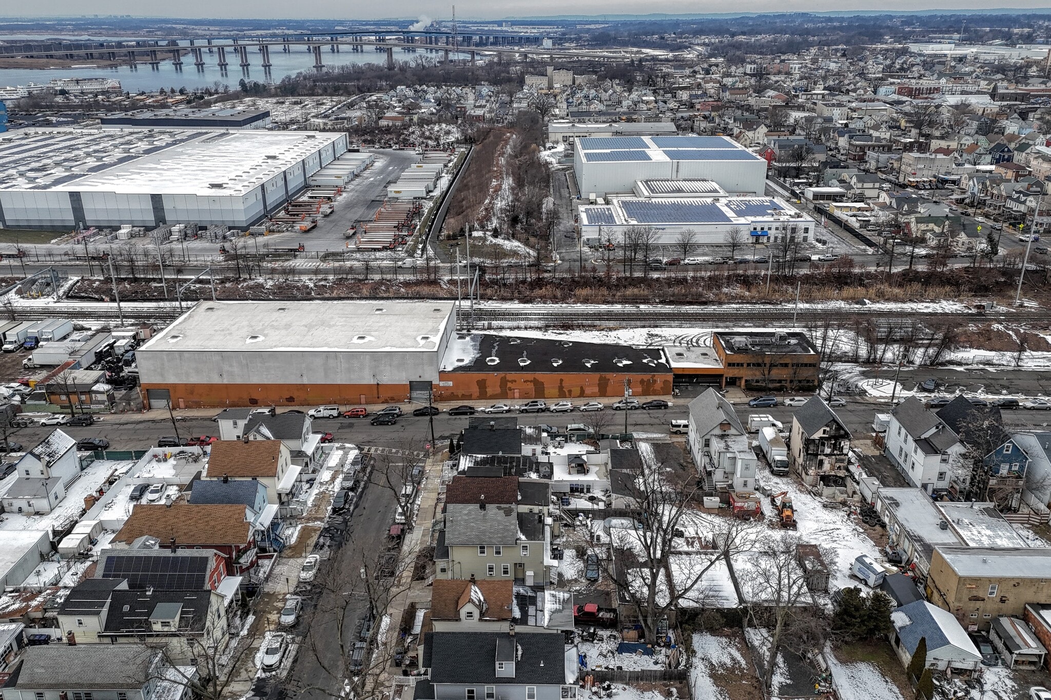 201 2nd St, Perth Amboy, NJ à louer Photo de l’immeuble– Image 1 sur 48