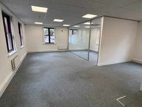 Liston Road, Marlow à louer Photo de l’immeuble– Image 2 sur 3