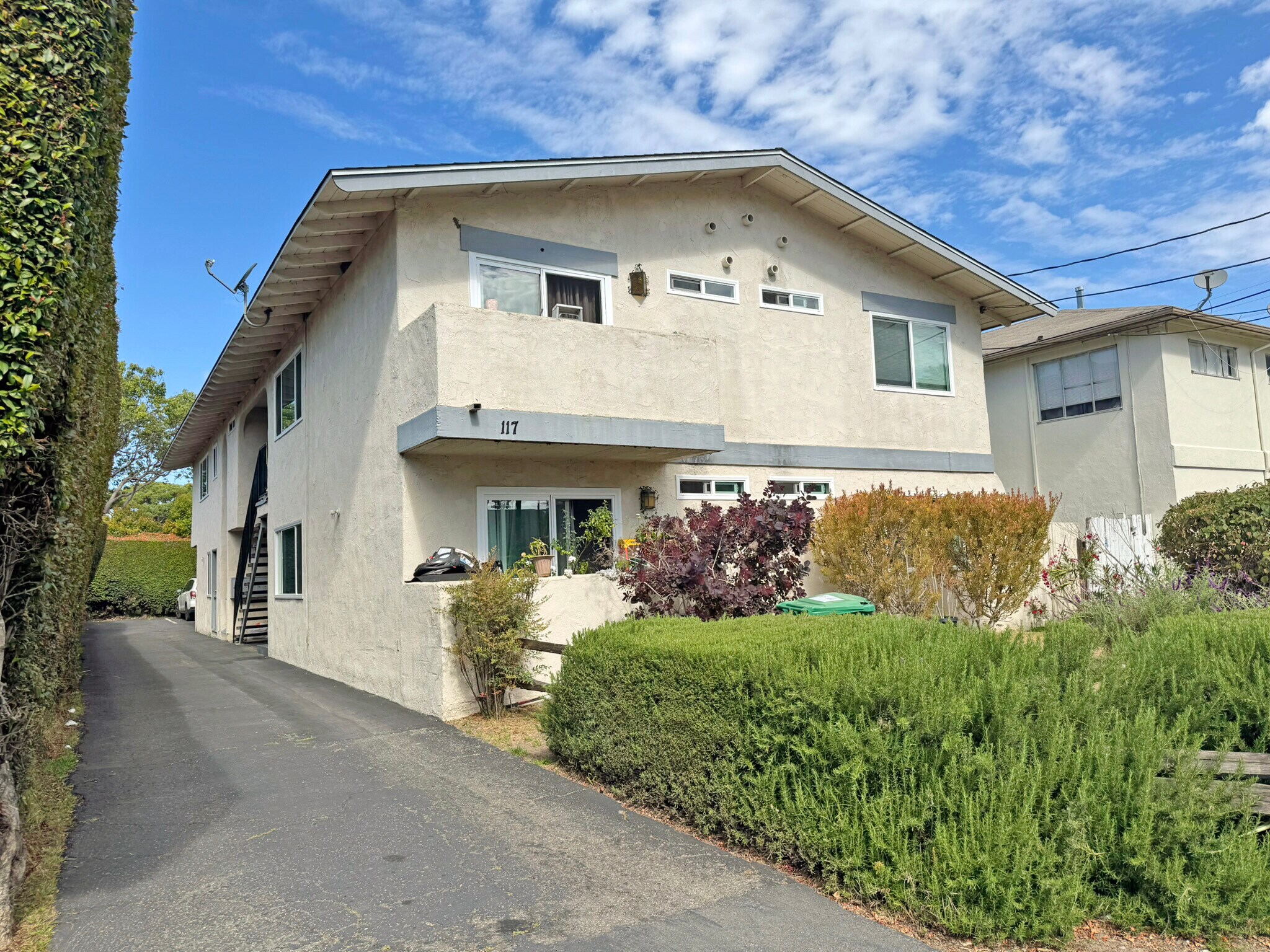 117 Magnolia Ave, Goleta, CA à vendre Photo de l’immeuble– Image 1 sur 10