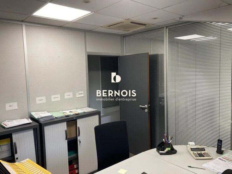 Bureau dans Six-Fours-les-Plages à louer - Photo intérieure – Image 2 sur 5