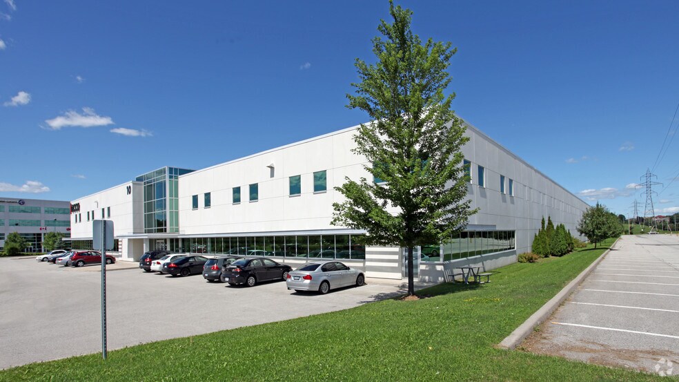 355 Apple Creek Blvd, Markham, ON à louer - Photo de l’immeuble – Image 2 sur 2