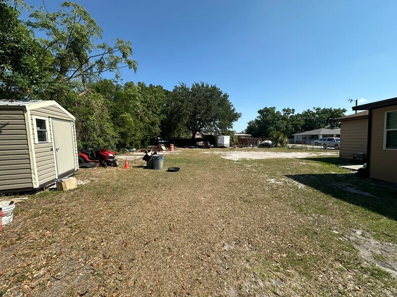 2706 Stallone Dr, Tampa, FL à vendre - Photo de l’immeuble – Image 3 sur 7