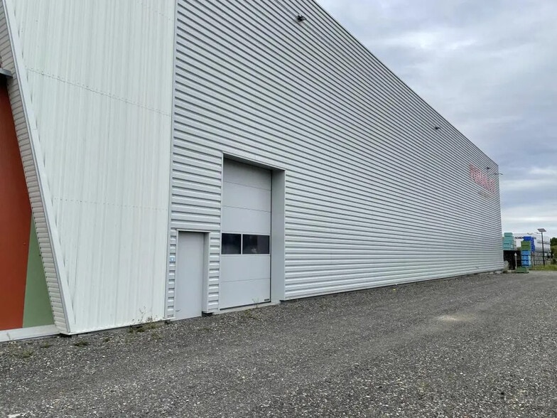 Industriel/Logistique dans Verrières-en-Anjou à vendre - Photo de l’immeuble – Image 3 sur 27