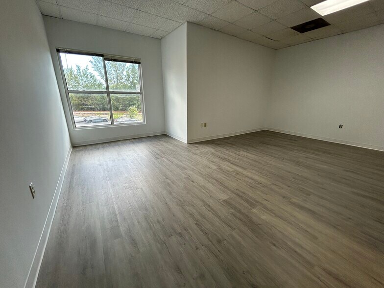 20101-20161 NE 16th Pl, Miami, FL à vendre - Photo intérieure – Image 3 sur 84