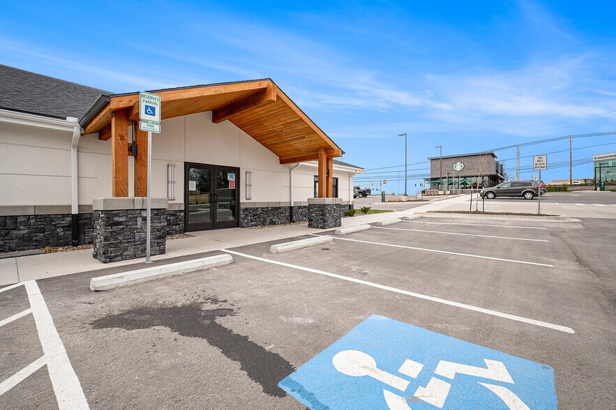 9361-9369 W 75th St, Overland Park, KS à louer - Photo de l’immeuble – Image 3 sur 23