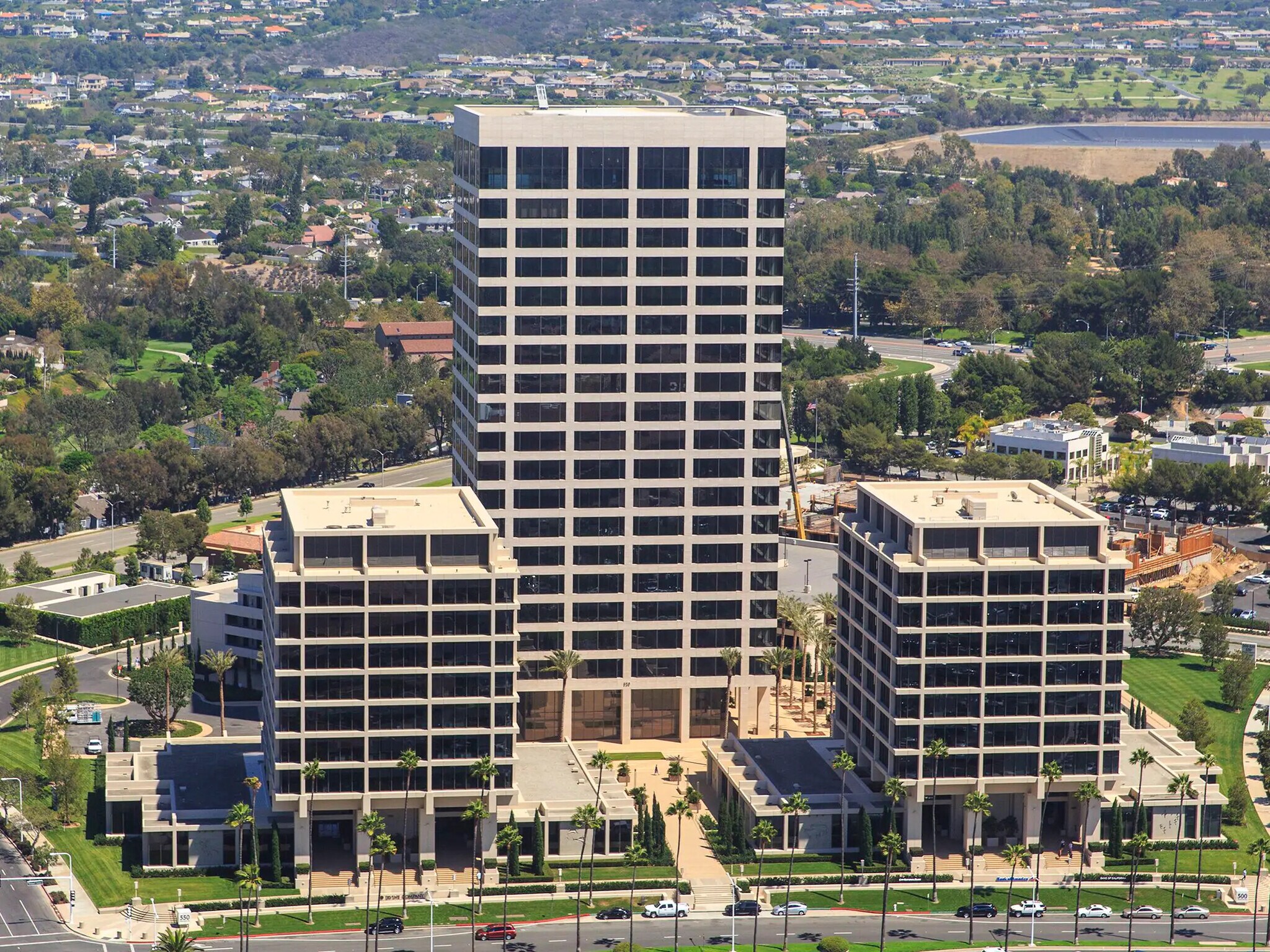 500 Newport Center Dr, Newport Beach, CA à louer Photo de l’immeuble– Image 1 sur 2