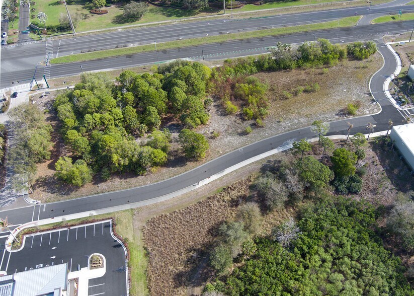 7050 SE Federal Hwy, Stuart, FL à vendre - Photo de l’immeuble – Image 2 sur 11