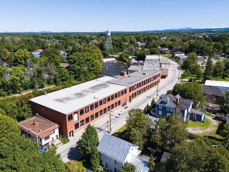 110 Rue De La Rivière, Bedford, QC à louer - Photo de l’immeuble – Image 1 sur 9