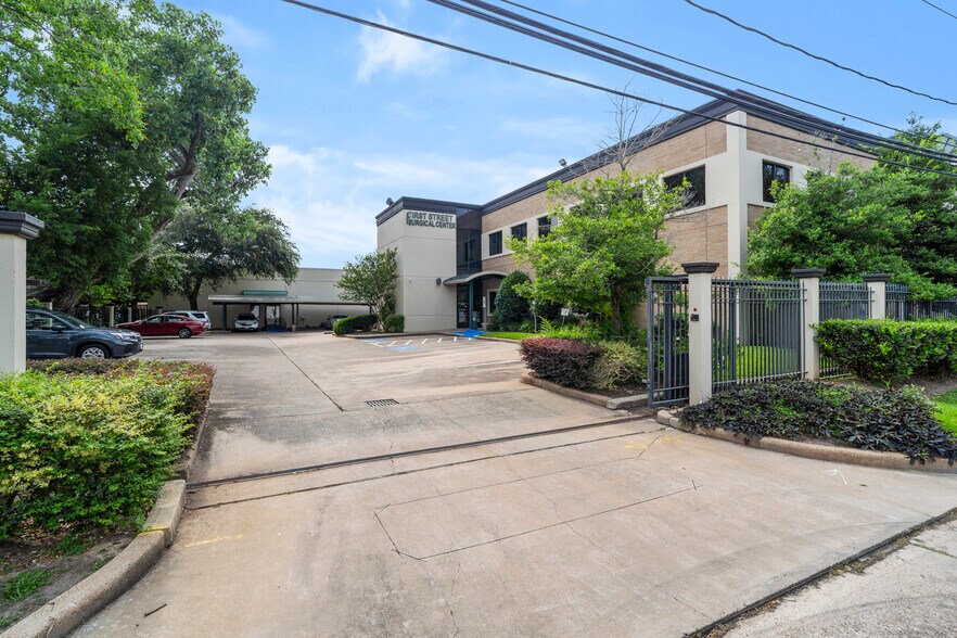 411 N 1st St, Bellaire, TX à vendre - Photo principale – Image 1 sur 4