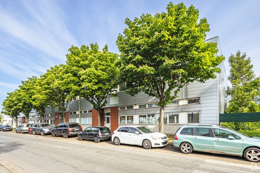 Rue Berthie Albrecht, Vitry-sur-Seine à louer - Photo de l’immeuble – Image 3 sur 4