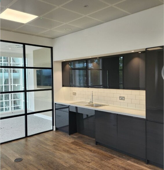 Fleming Way, Crawley à louer - Photo de l’immeuble – Image 3 sur 22