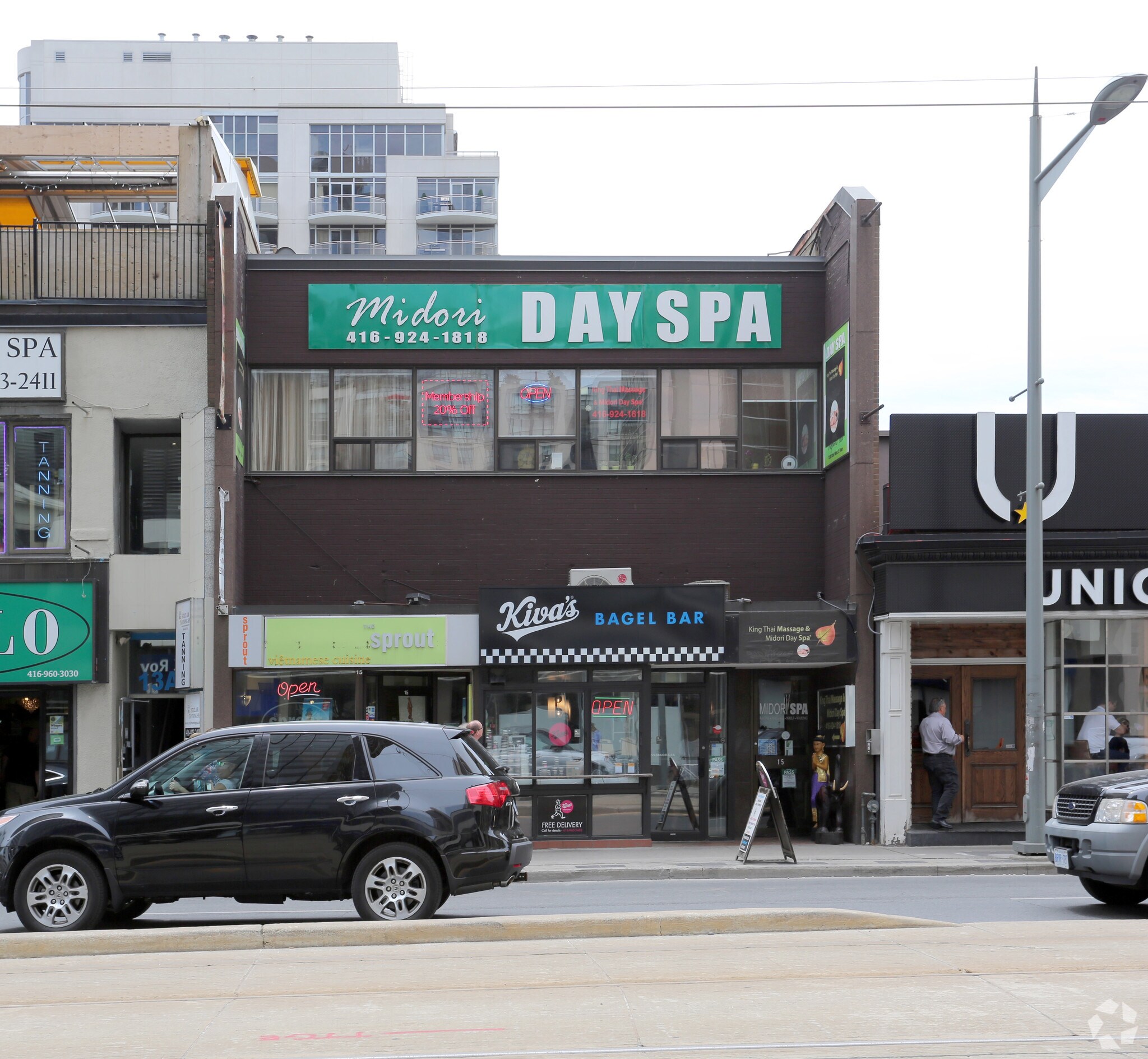 15 St Clair Ave, Toronto, ON à louer Photo principale– Image 1 sur 3
