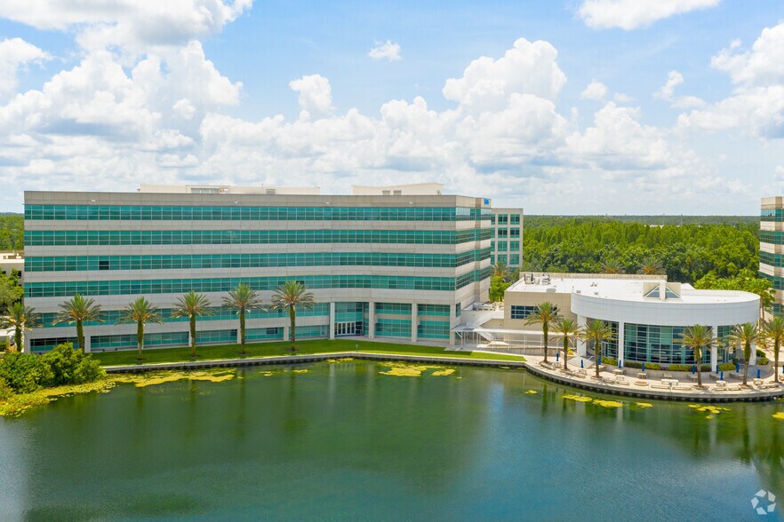 18206 Crane Nest Dr, Tampa, FL à vendre - Photo de l’immeuble – Image 2 sur 4