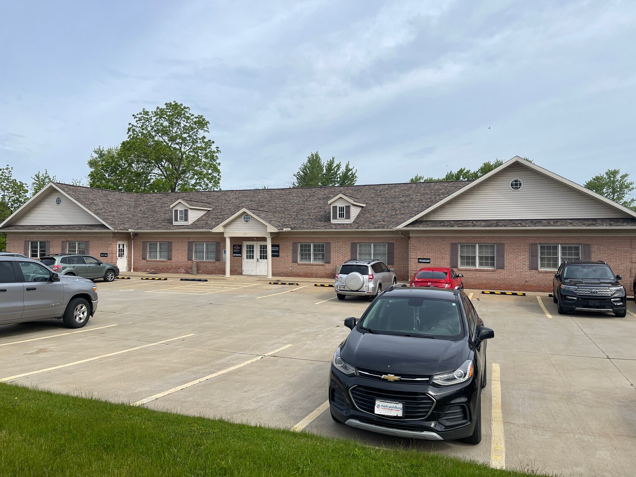 Multi-Building Investment Opportunity portefeuille de 3 biens à vendre sur LoopNet.fr Photo principale– Image 1 sur 4
