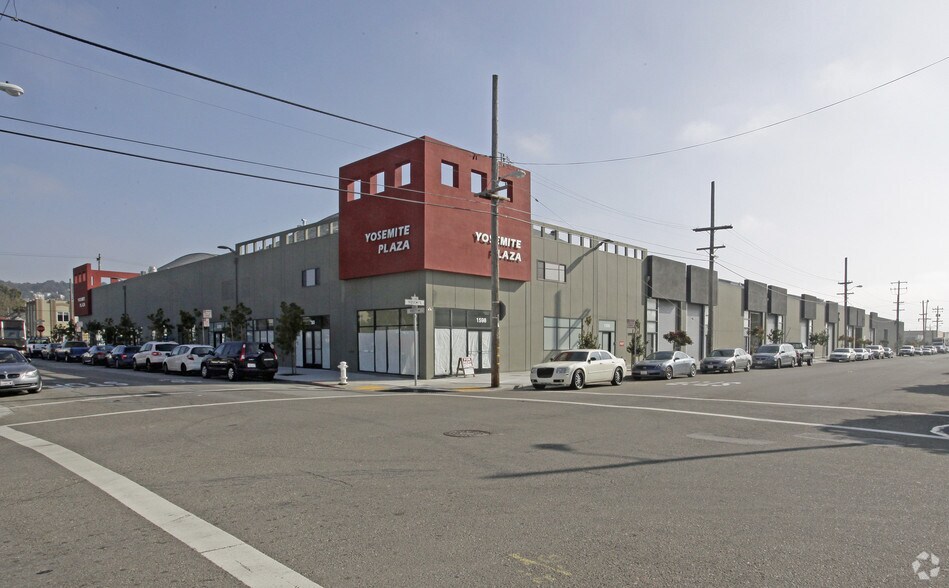 1536-1590 Yosemite Ave, San Francisco, CA à louer - Photo de l’immeuble – Image 1 sur 10