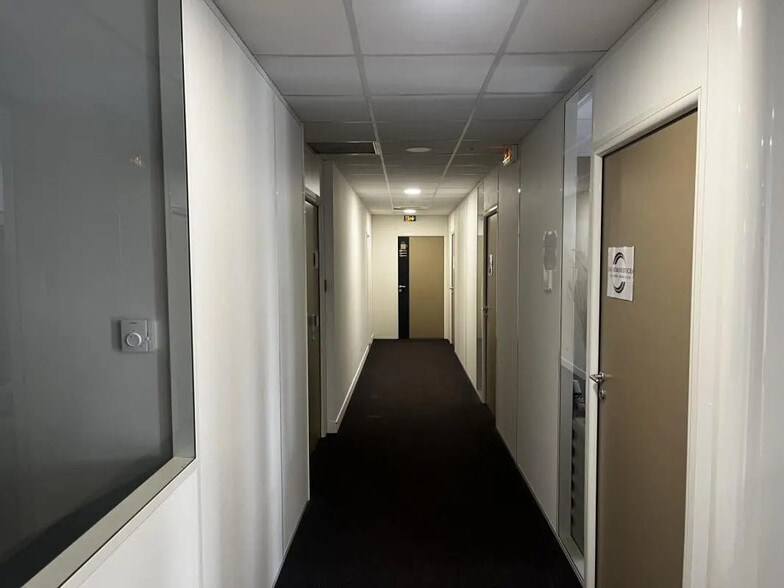 Bureau dans Martillac à vendre - Photo intérieure – Image 2 sur 12