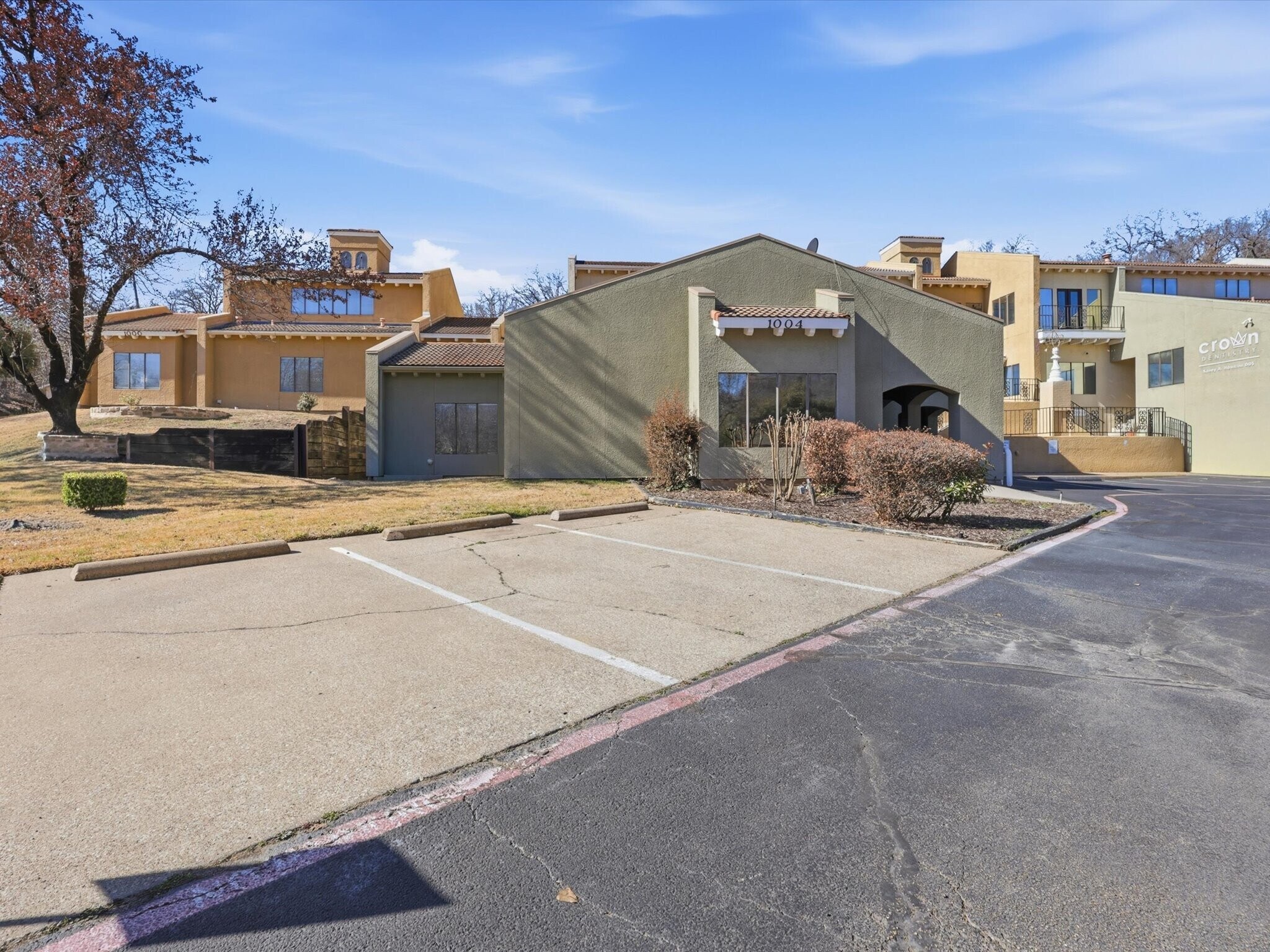 1006 N Bowen Rd, Arlington, TX à louer Photo de l’immeuble– Image 1 sur 20