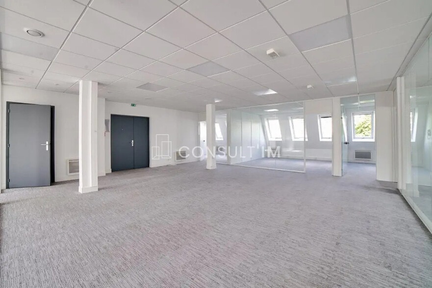 Bureau dans Courbevoie à vendre - Photo de l’immeuble – Image 3 sur 7