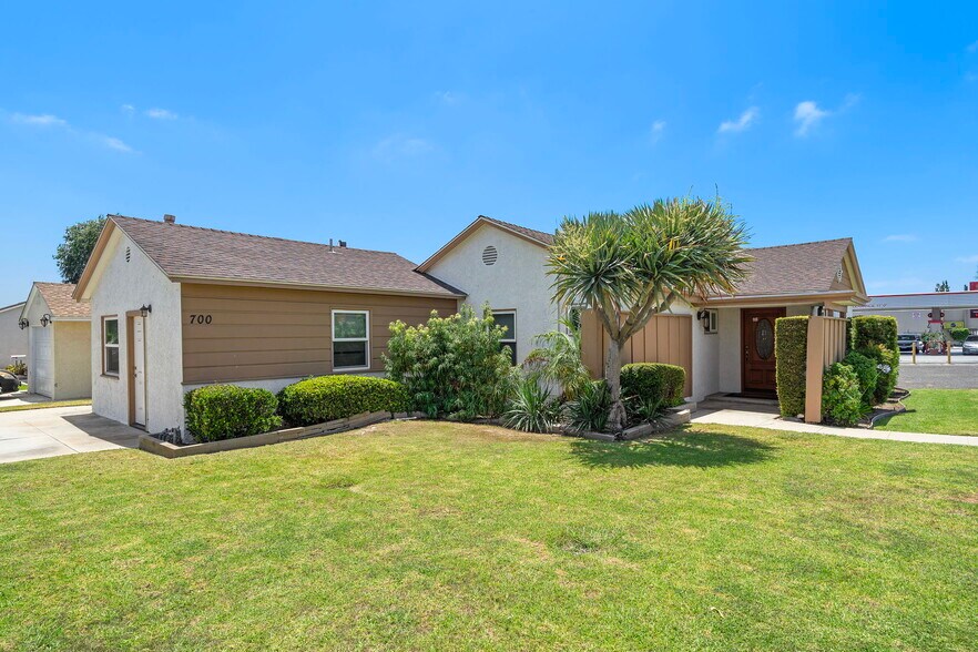 700 S Brea Blvd, Brea, CA à vendre - Photo de l’immeuble – Image 2 sur 25