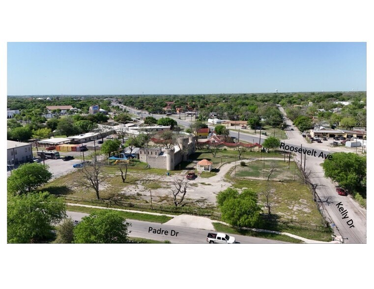 250 Kelly Dr, San Antonio, TX à vendre - Photo de l’immeuble – Image 2 sur 5