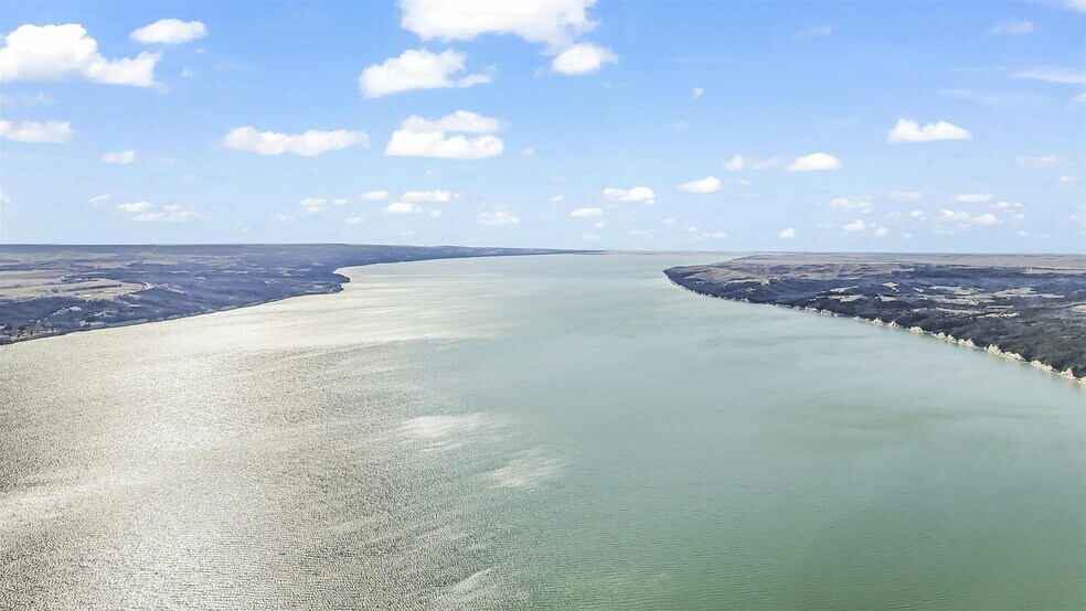 31198 Lake Forest Dr, Tabor, SD à vendre - Photo de l’immeuble – Image 1 sur 2
