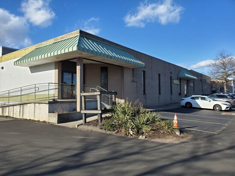 240 Sargent Dr, New Haven, CT à louer - Photo principale – Image 1 sur 6