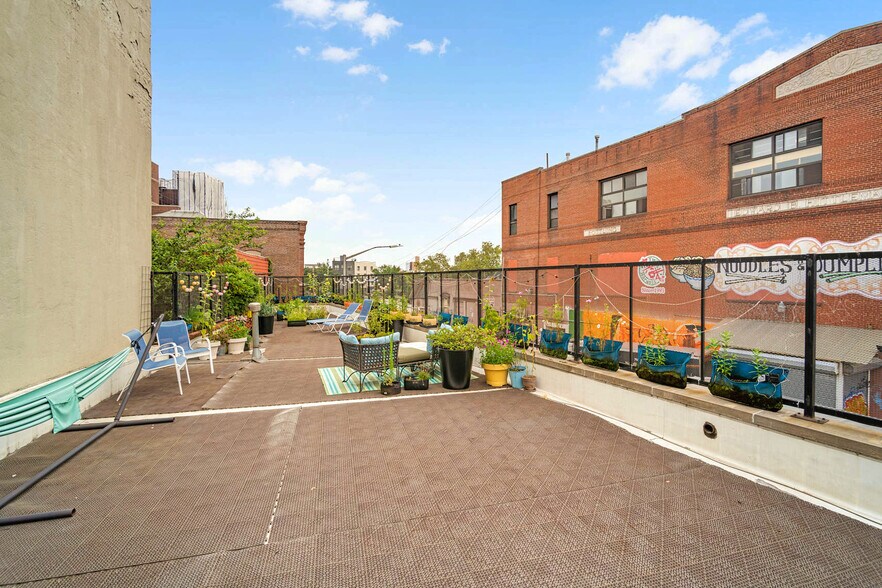 251 Montrose Ave, Brooklyn, NY à louer - Photo de l’immeuble – Image 3 sur 4