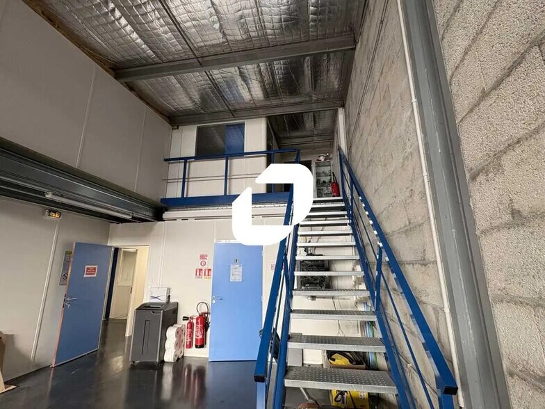 Local d’activités dans Yvrac à louer - Photo de l’immeuble – Image 3 sur 8