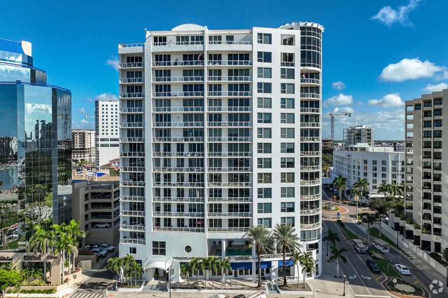 1227-1239 N Gulfstream Ave, Sarasota, FL à louer - Photo de l’immeuble – Image 3 sur 6