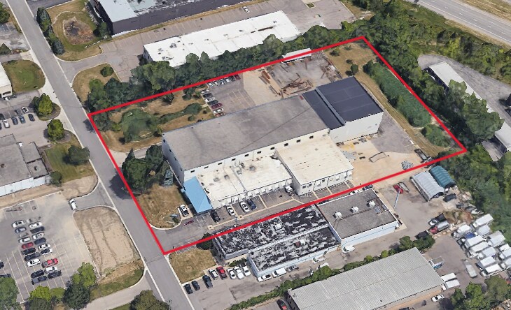 24704 Hathaway St, Farmington Hills, MI à louer - Photo de l’immeuble – Image 2 sur 3