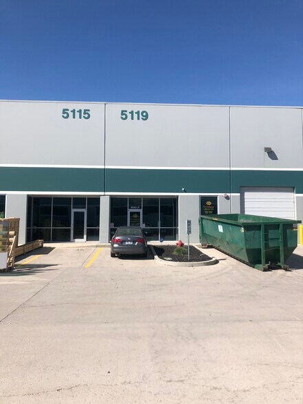 5111 W 2100 S, West Valley, UT à louer - Photo de l’immeuble – Image 1 sur 12