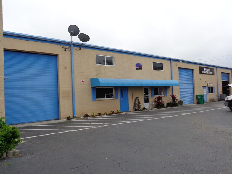 6020 Deacon Rd, Sarasota, FL à louer - Photo de l’immeuble – Image 3 sur 32