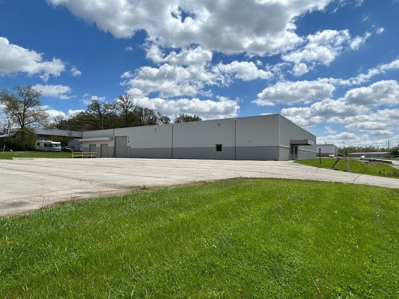 4211 Engle Rd, Fort Wayne, IN à louer - Photo principale – Image 1 sur 9