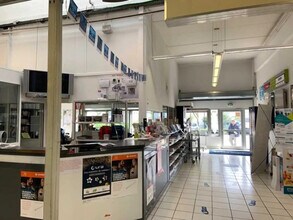 4 Rue Albert Einstein, Trappes à louer Photo intérieure– Image 1 sur 2