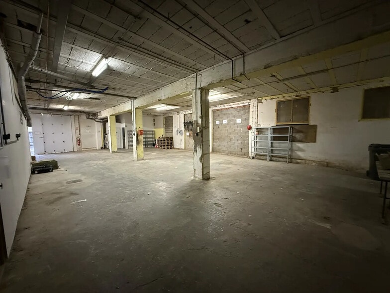 Local d’activités dans Rognac à louer - Photo intérieure – Image 3 sur 5