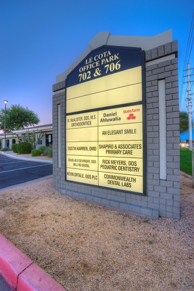 702 E Bell Rd, Phoenix, AZ à vendre - Photo de l’immeuble – Image 2 sur 8