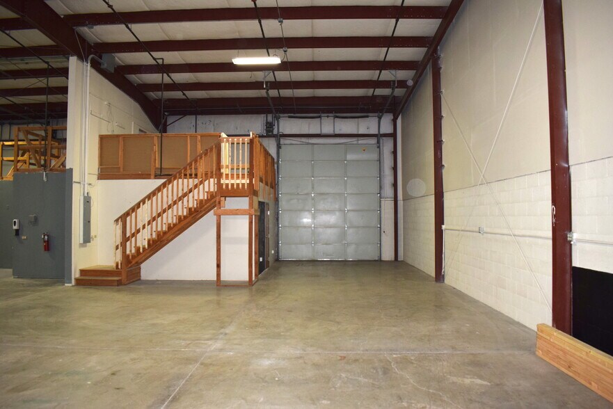 1414 SE 18th Ave, Hillsboro, OR à louer - Photo de l’immeuble – Image 3 sur 8
