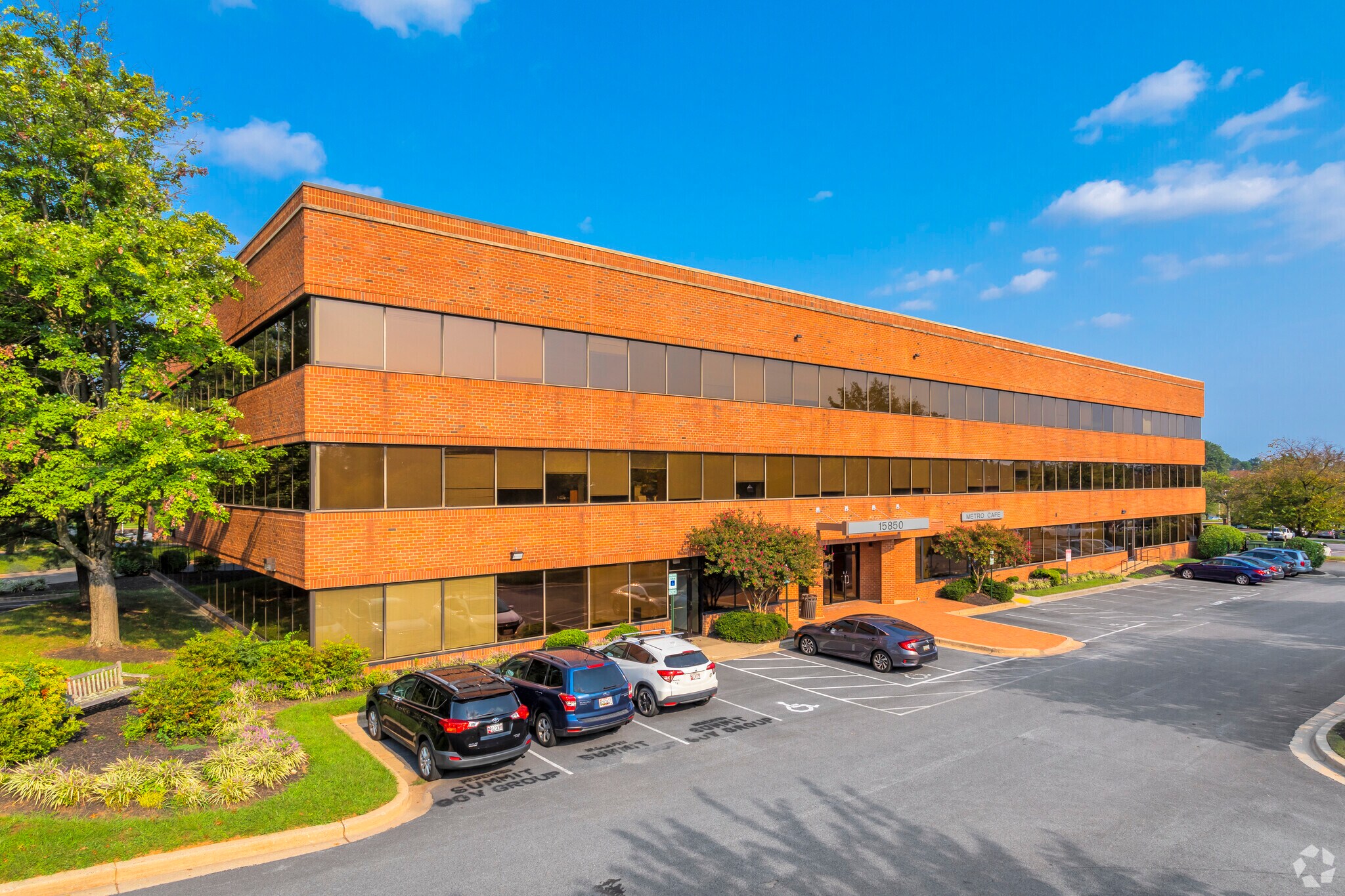 15850 Crabbs Branch Way, Rockville, MD à louer Photo de l’immeuble– Image 1 sur 8