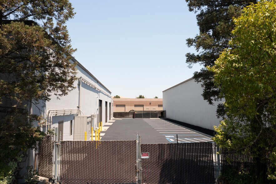 2500 Annalisa Dr, Concord, CA à vendre - Photo de l’immeuble – Image 2 sur 8
