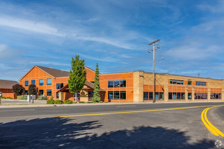 735 Commercial St, Klamath Falls, OR à louer - Photo principale – Image 1 sur 3
