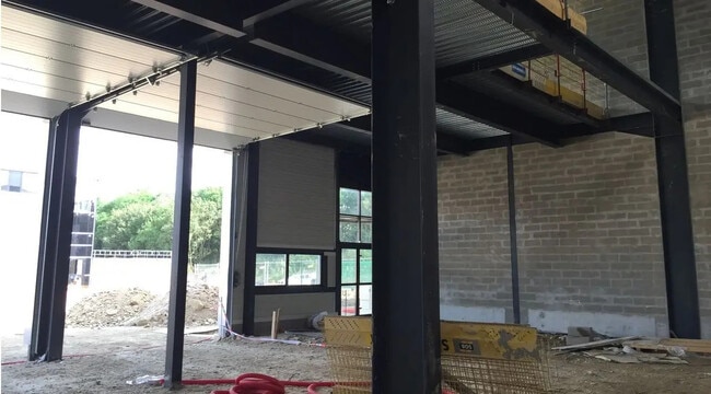 Plus de détails pour Local d’activités à vendre