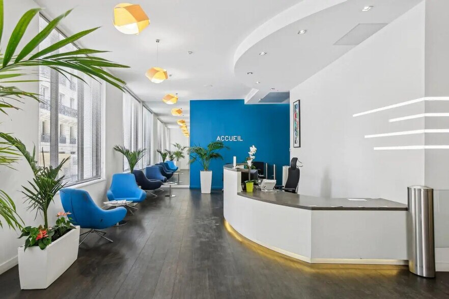 40 Rue La Pérouse, Paris à louer - Photo de l’immeuble – Image 2 sur 10