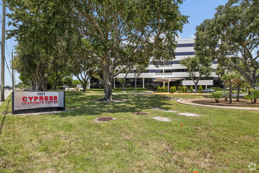 1901 W Cypress Creek Rd, Fort Lauderdale, FL à louer - Photo de l’immeuble – Image 3 sur 11
