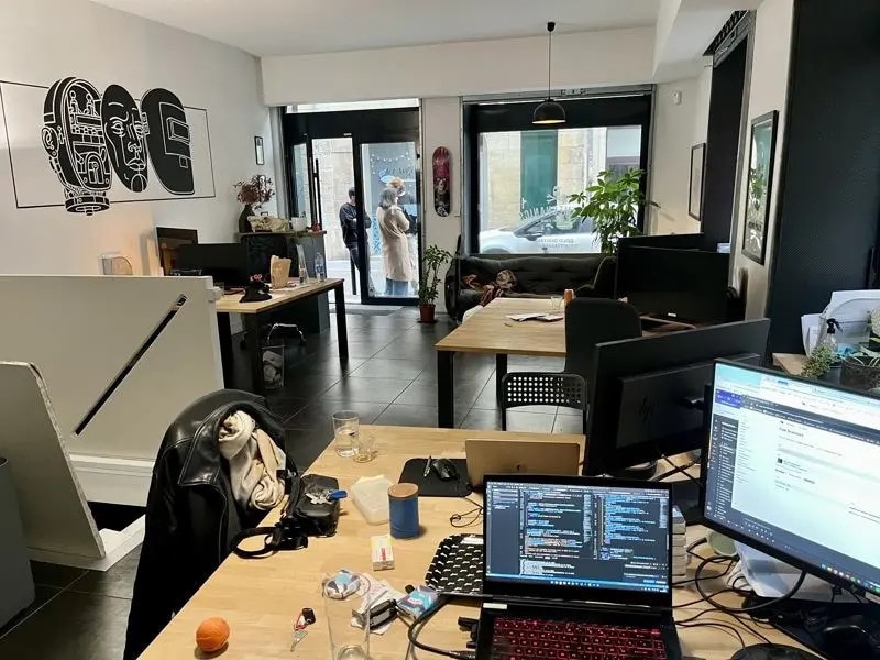 Local commercial dans Bordeaux à louer Photo de l’immeuble– Image 1 sur 8